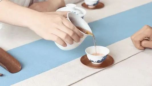 茶倒七分满，留下三分是人情，（看后终于恍然大悟!）普洱茶界（图5）