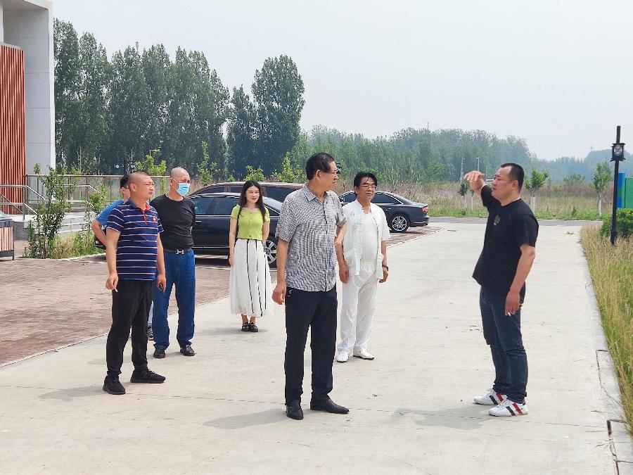 李振国主任一行到北京平谷区周庄子村考察(图3)