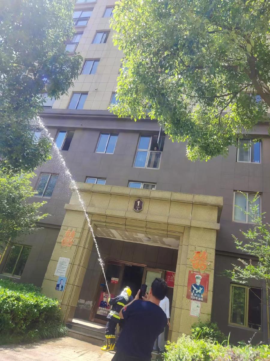 东至大渡口南郡水岸开展消防演练