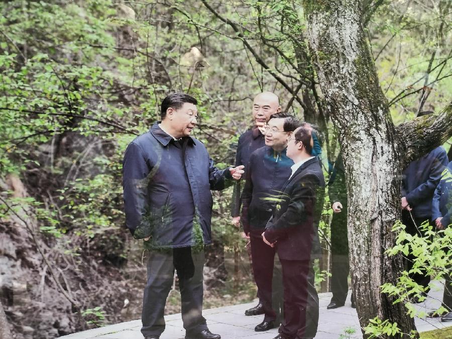 登牛背梁 作者‖孙民兴(图2)