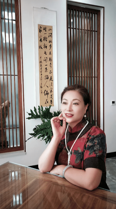 请欣赏九位主播倾情演绎陶蓉散文《只缘身在蜀道中》编辑宋梅【中国长江文学社】中国长江文学平台第3892(图5)