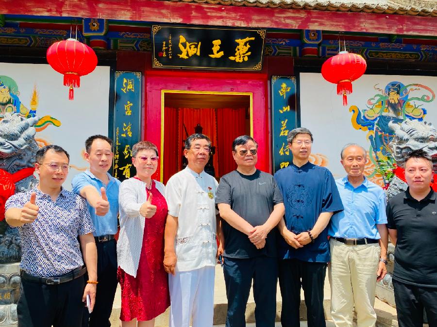 【诗题红叶•宏红诗社‖ 《我想写首诗给你》作者：火凤凰| 主播：宏红【第4期】审核：宏红（图10）