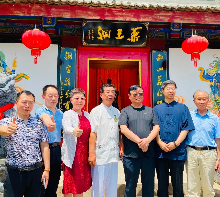 【诗题红叶•宏红诗社】《重逢》‖作者: 解志伟‖主播: 宏红‖审核:宏红(第2期)(图5)