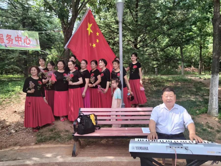 领秀歌舞团庆七一（图12）