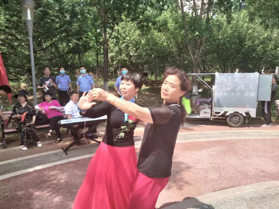 领秀歌舞团庆七一（图13）