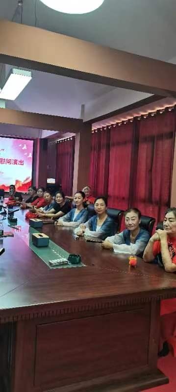 【武漢頭條】喜迎二十大 唱响主旋律 监利市霞满天志愿者协会走进市军休所，共同庆七一（图2）