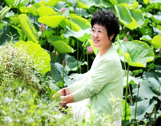 彤星诗歌《又见》、《题友人夏荷图》主播：月儿 编辑：小鱼儿 【北疆头条】（第242期）（图8）