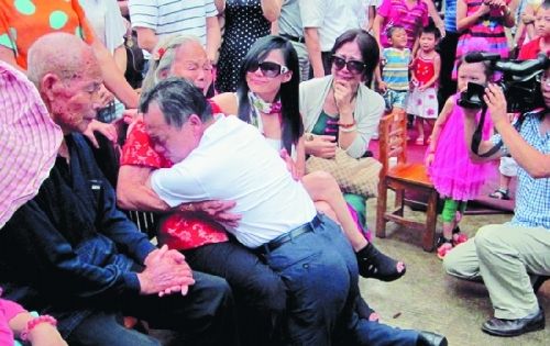《同胞的呼唤》认证诗人、顾问/王振文、主播/禾子、编辑/黄金满地。中国文学黄金诗院有声之家。（图7）