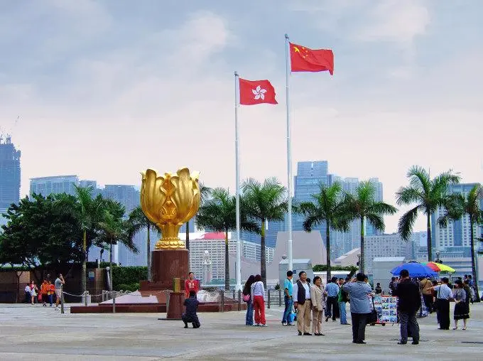 张亚宽老师佳作推荐 组诗——香港回归25周年 精英主播 天乐 春辉若诗墨飘香文学社第1746期(图3)