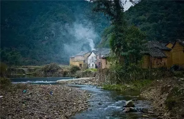 七律·夏日山里人家游憩(图2)