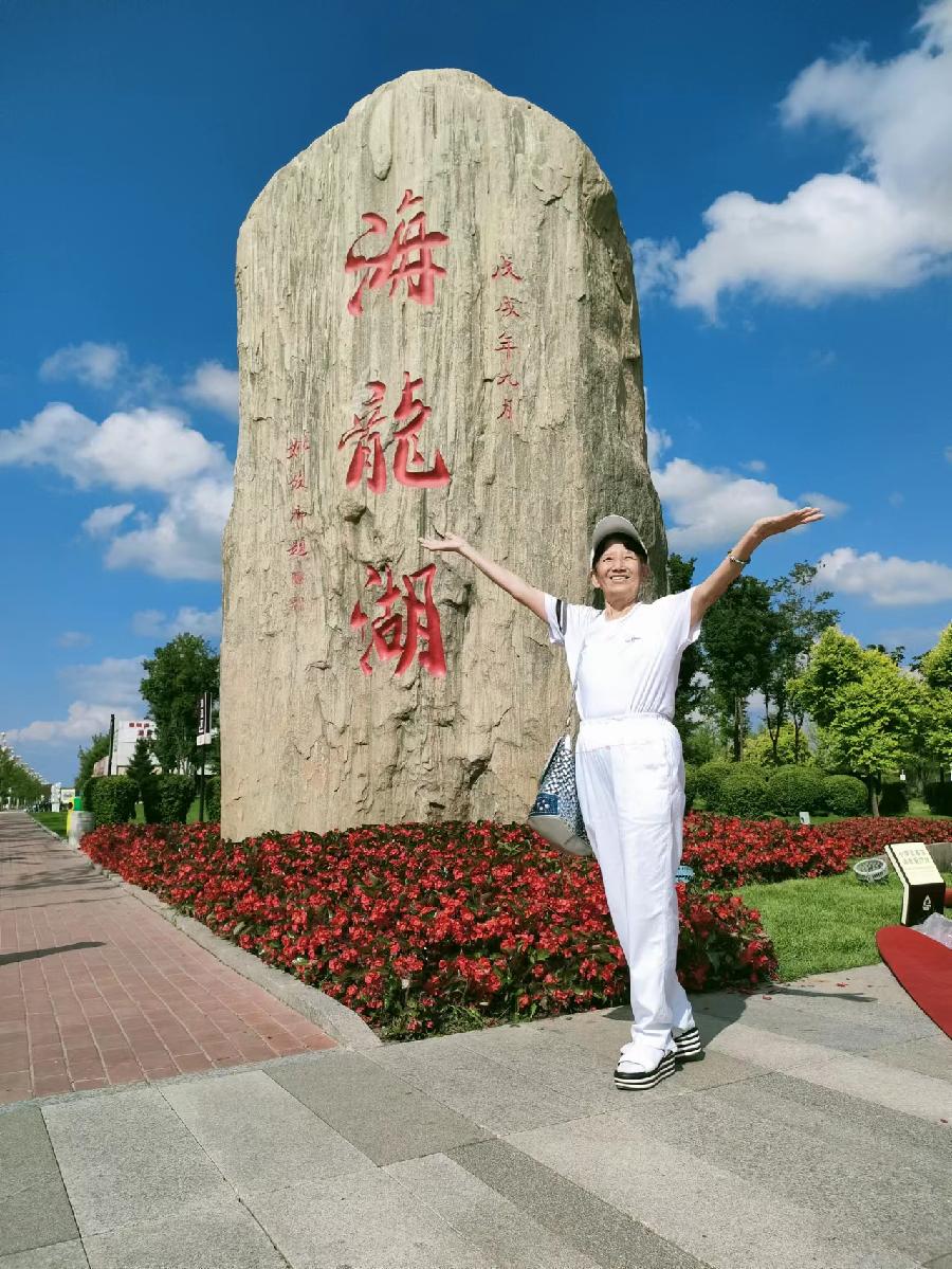 走进梅河最新清明上河图作者孙秀兰（图16）