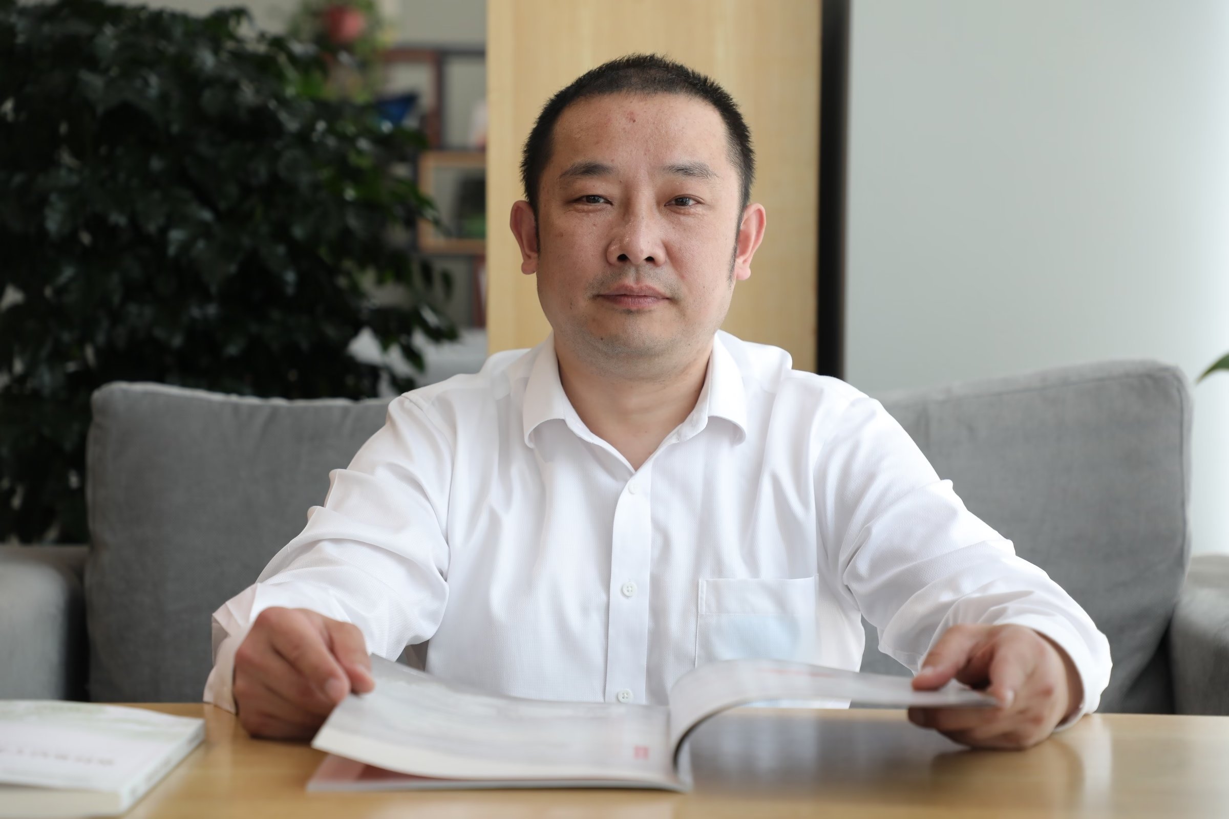 “四川诗人”王国平:梦呓的人比我更清醒(图2)