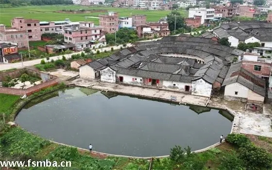 114804395.jpg 瀹㈠鍥撮緳灞?1.webp.jpg
