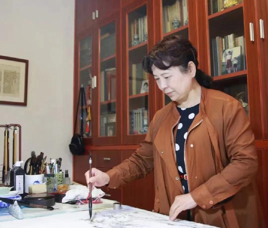 《省楹联学会副会长、知名书画家李福林女史寄赠书画册页及画扇诸品有感而发》作者：沈俊杰（图14）