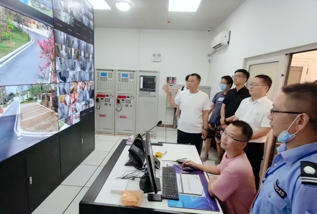湖北武穴:何太华等到御江幸福里智慧小区“办实事”掠影