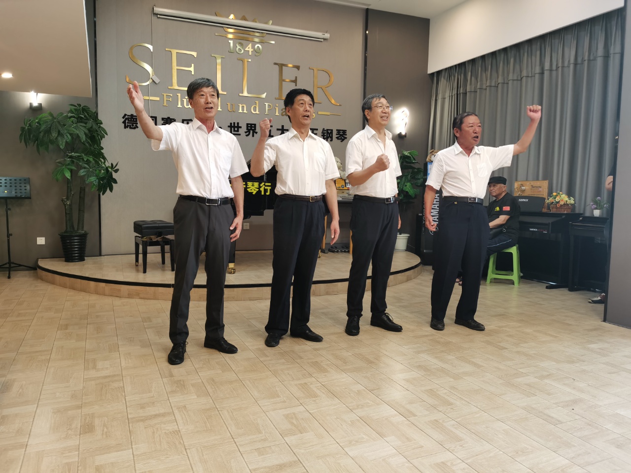 165500074.jpg 鏂囧寲鍚嶄汉鍔╁姏浼佷笟10.jpg