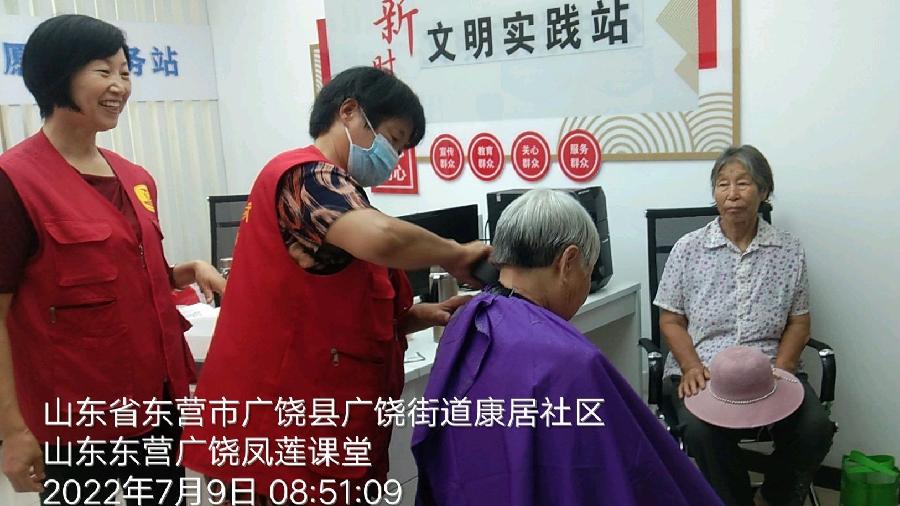 定时服务实践站 为民排忧受称赞