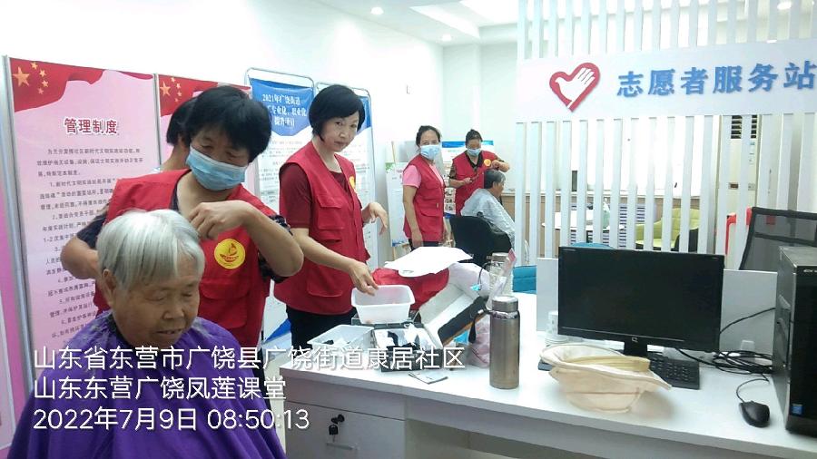 定时服务实践站 为民排忧受称赞(图2)