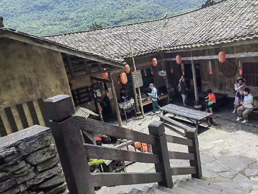 红霞旅游诗词九首(图44)