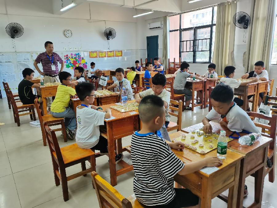 校园诗刊专栏‖喜棋坛后继有人 文/王界明 诵读 / 伊月儿
