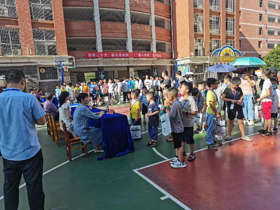 校园诗刊专栏‖喜棋坛后继有人 文/王界明 诵读 / 伊月儿(图3)