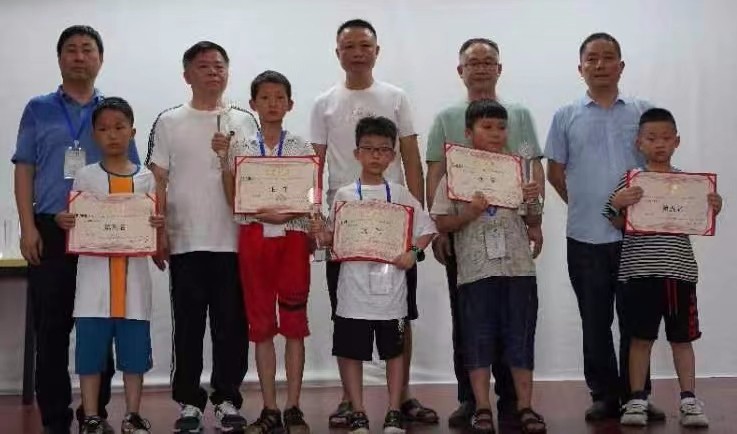 校园诗刊专栏‖喜棋坛后继有人 文/王界明 诵读 / 伊月儿(图11)