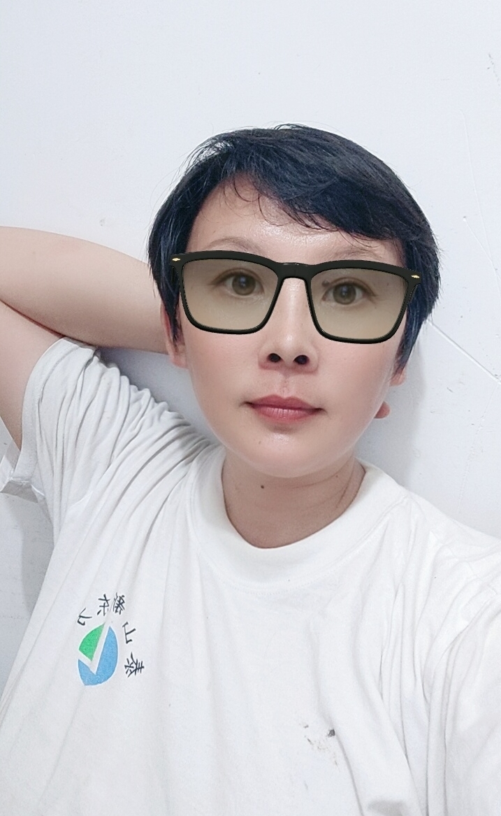 夜幕中的孤灯