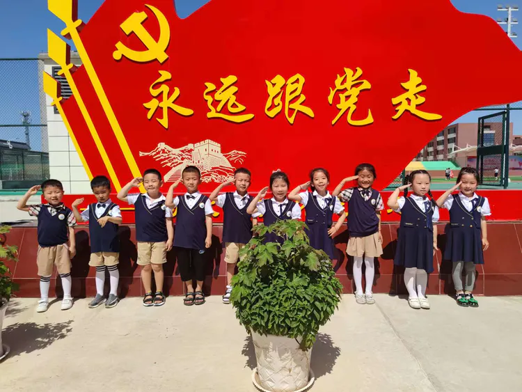 我们毕业了——感恩成长，放飞梦想（扶风峰景幼儿园）〈泪别峰景幼儿园、爱孙离别峰景幼儿园抒怀〉文/聆听（图2）