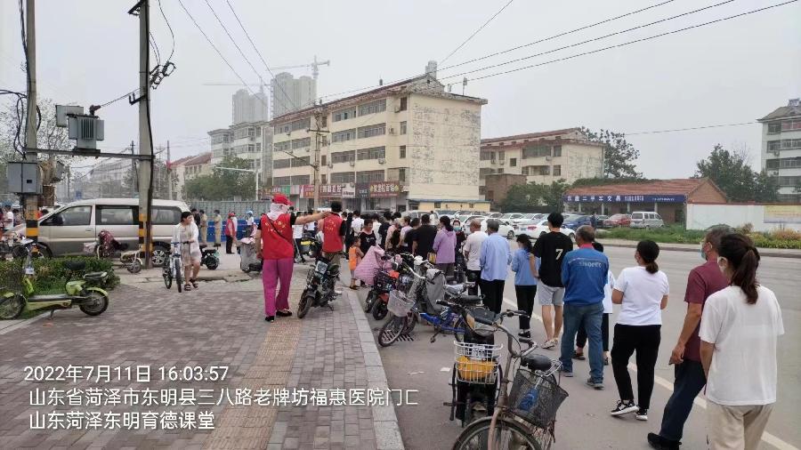 党群齐心协力 做好核酸检测