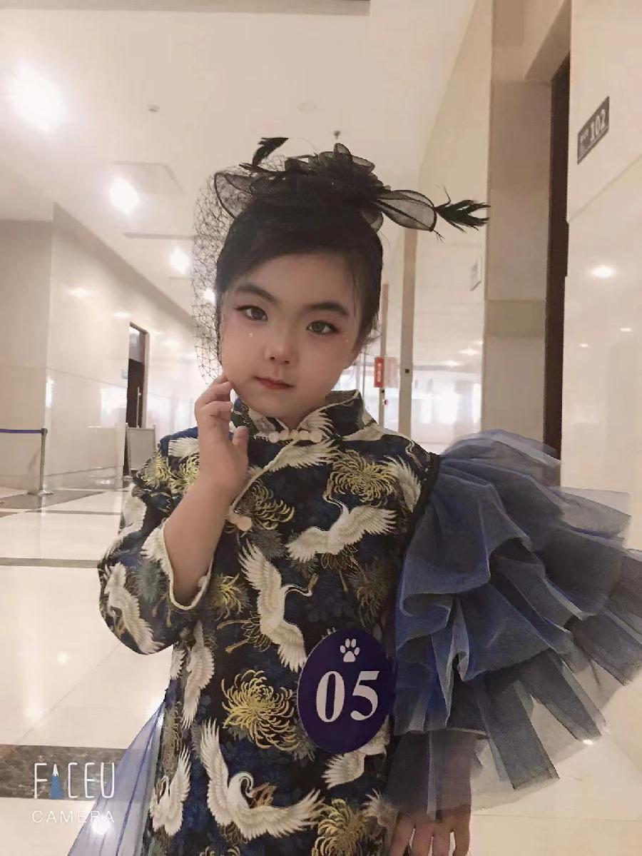 世界诗坛精英网*有声平台∥金V诗人:婉萍《刘泓麟的中国好猫步》主播:姹紫嫣红(图4)