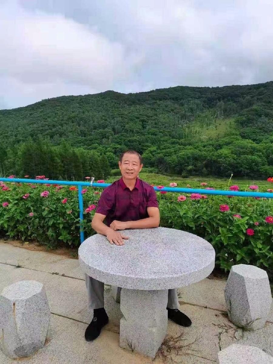 校园诗刊专栏‖雨中作诗 作者 张德群(图4)