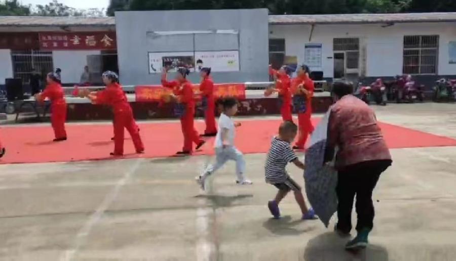 服务为民民欢喜 歌舞颂党聚民心（图8）