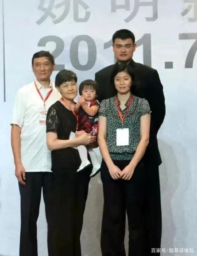 解红-姚明爱女12岁身高近米八喜盼明日星* 文/冯志清(上海)【冰心文化传媒】主编冰心(甘肃)(图10)