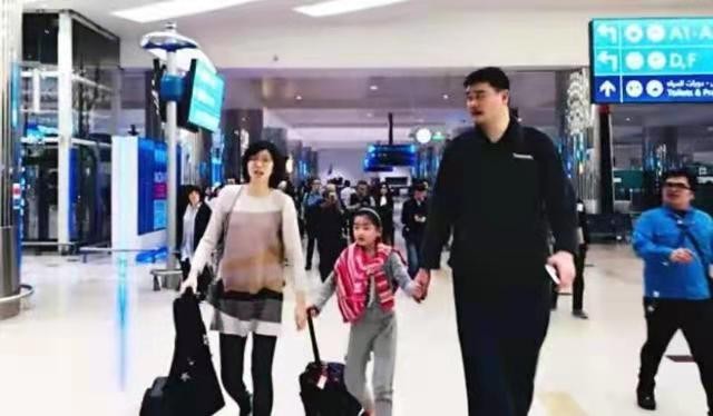 解红-姚明爱女12岁身高近米八喜盼明日星* 文/冯志清(上海)【冰心文化传媒】主编冰心(甘肃)(图8)