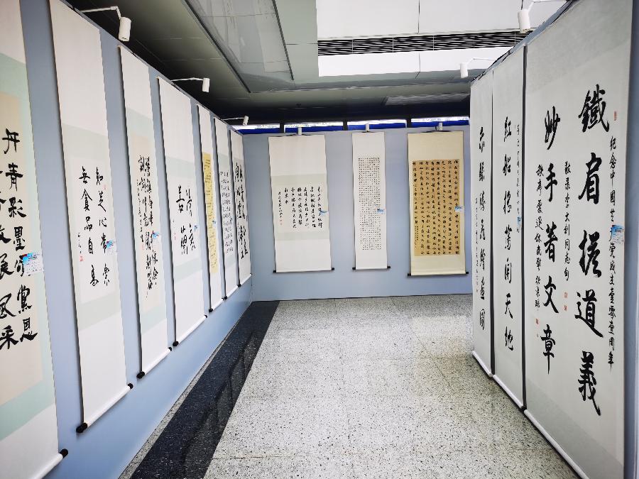 西安市公安局交通警察支队隆重举行“喜迎二十大 忠诚保平安”首届警营文化艺术节书画摄影展揭幕仪式（图4）