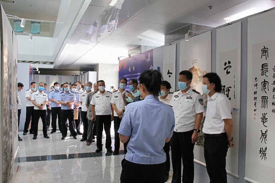 西安市公安局交通警察支队隆重举行“喜迎二十大 忠诚保平安”首届警营文化艺术节书画摄影展揭幕仪式（图6）