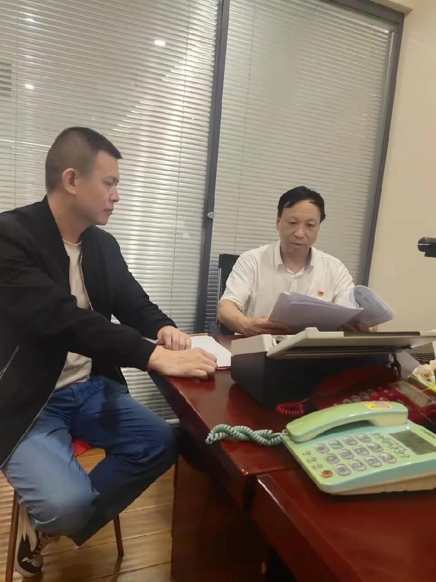 永不褪色的军魂——记洛南县工商银行职工、退役军人张凤民(图2)