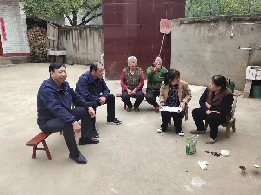 永不褪色的军魂——记洛南县工商银行职工、退役军人张凤民(图5)