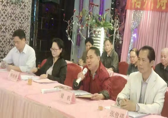得吴律醒吟长“风吹桐树雁思乡”句，  思绪万千，速成小诗一首，以述心况：  梁  帆
