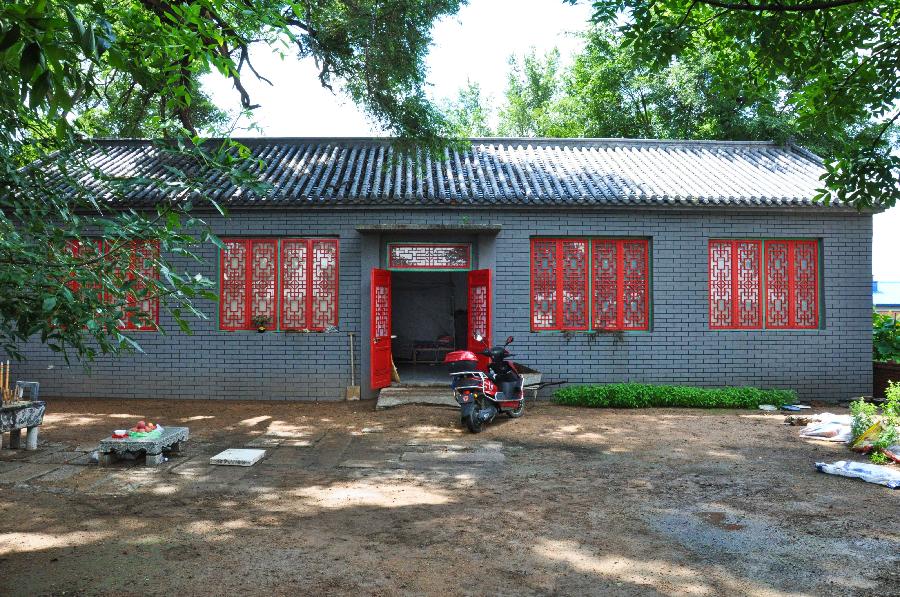 公主岭二十家子有两棵古榆，其中一棵号称“东北榆树王”（图5）