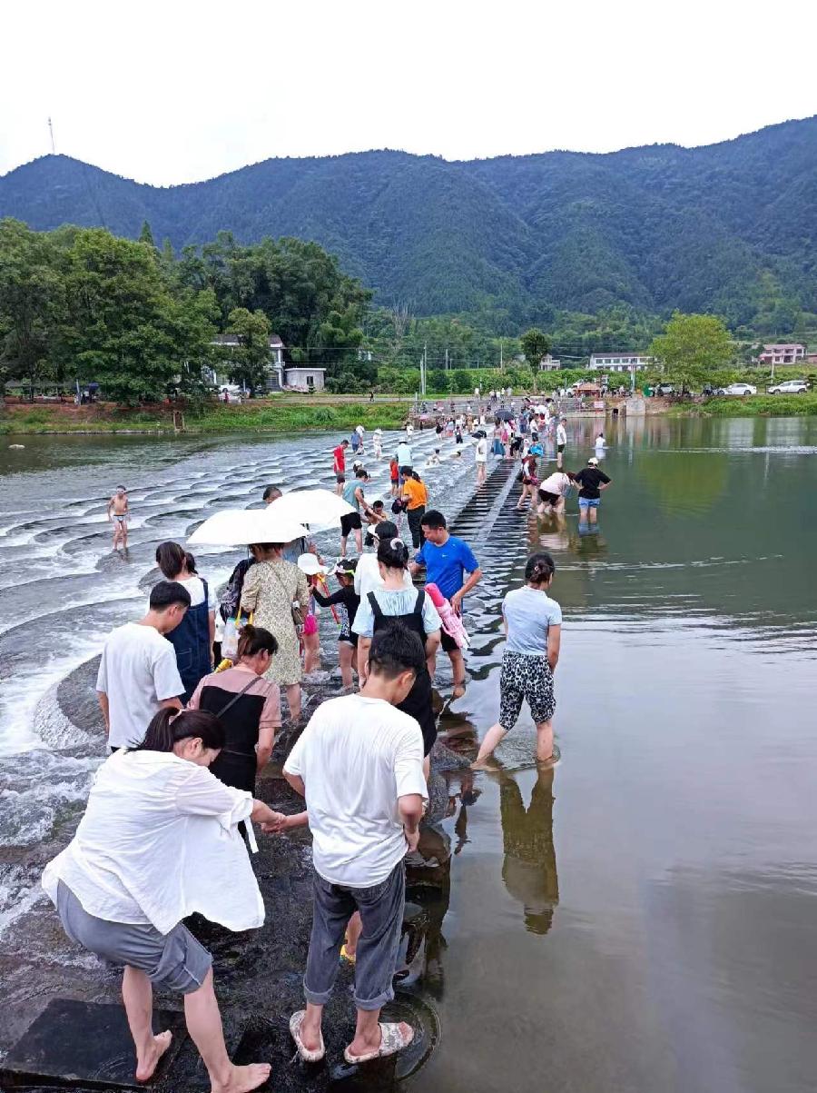 风光旖旎游酷暑 (诗四首)文/雅轩逸人(中国江西)长安街总社【世界诗人名人展】(8876)(图4)