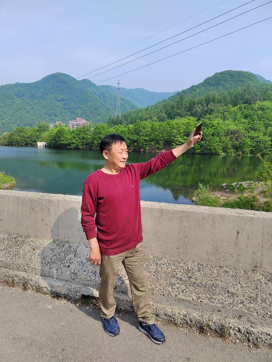 邱明会行书五言联《抱琴看鹤去，枕石待云归》