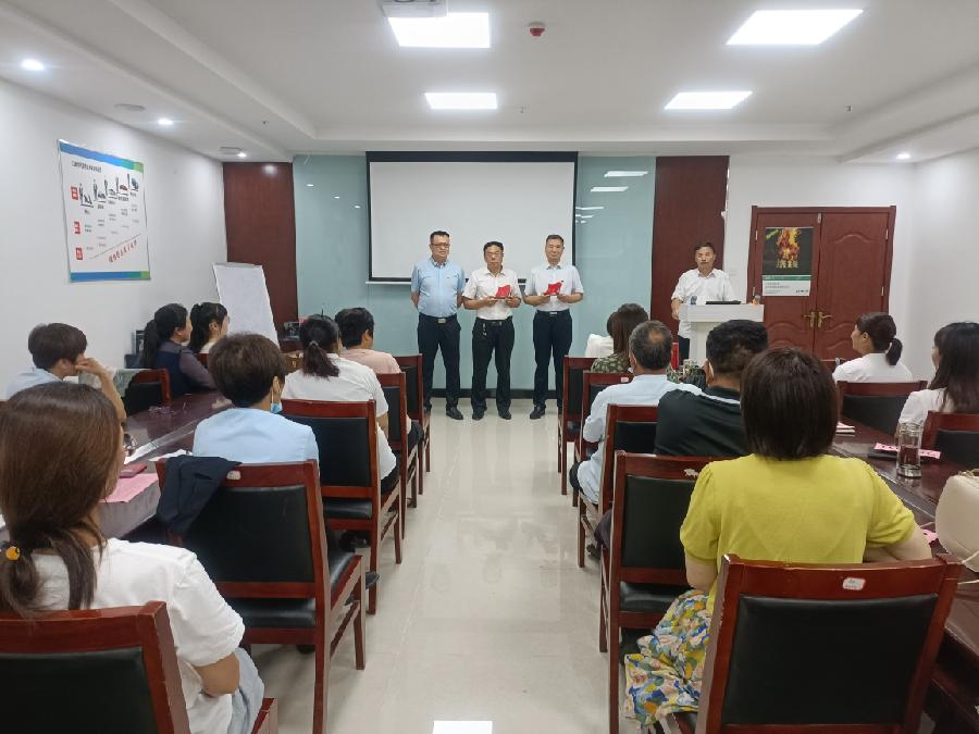 不辱使命勇担当，共产党员打先锋——国寿单县支公司举行党员示范创建授旗颁牌仪式（图2）