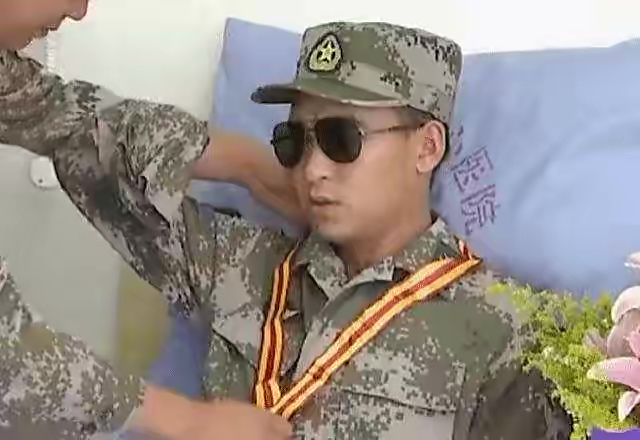 【新诗大观】八一勋章——杜富国||文/刘海生(图2)