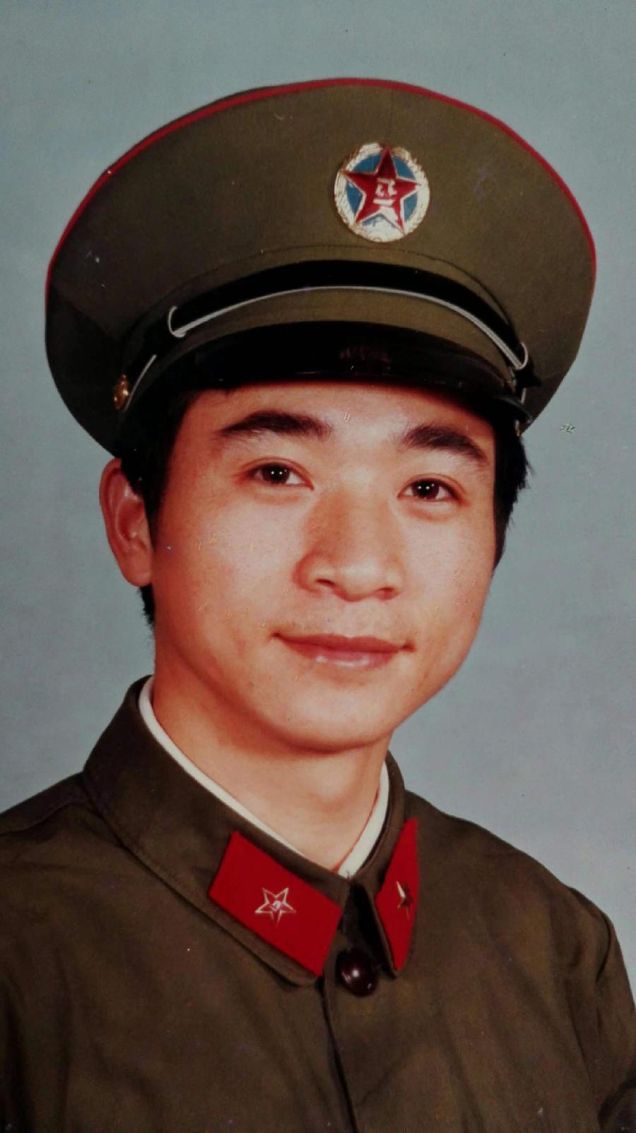 【名家精选特刊号 纸刊备选】李昌茂‖《我们曾经是军人》(图2)