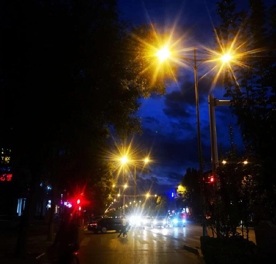 齐英华诗歌《我们的距离如此忧伤而美丽》主播：杨丽英 编辑：小鱼儿 【北疆头条】（第258期）（图3）