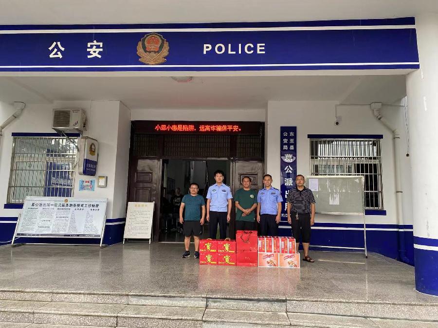 葛公中学: 警校共建一家亲 八一慰问暖人心(图2)