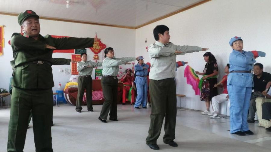 庆“八一”喜迎二十大 志愿者与民同乐(图4)