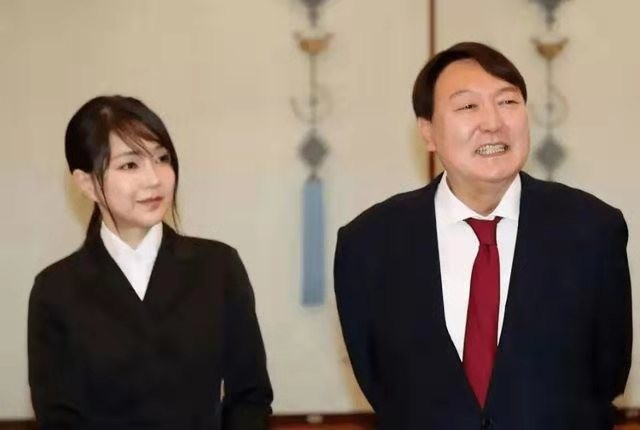 怨回纥-伊锡悦上任73天支持率破3O% 文/冯志清(上海)【冰心文化传媒】主编 冰心(图11)