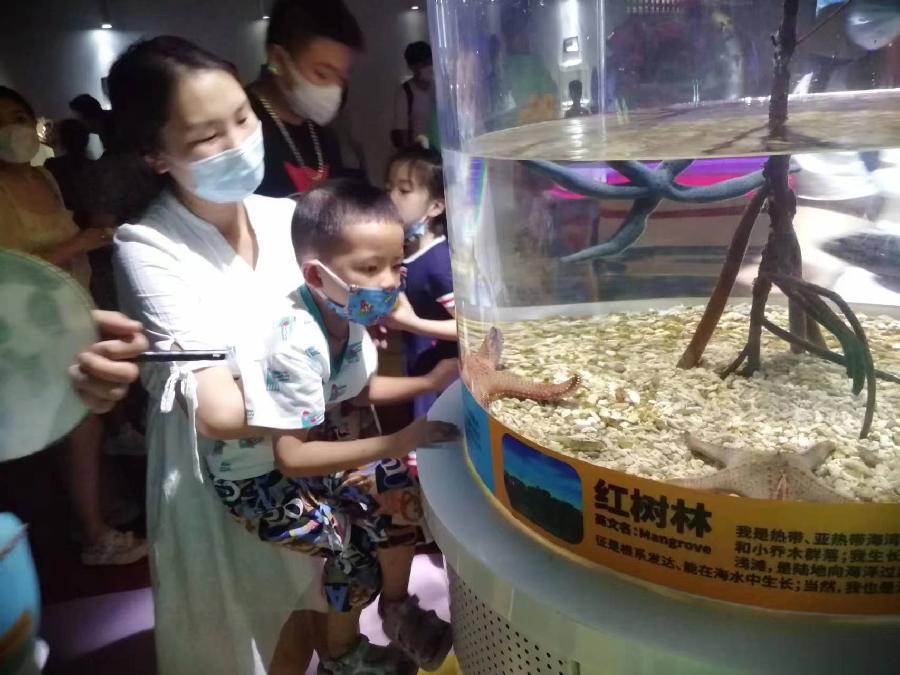 题图：孙游北京海洋馆有感 得句张怀成（图2）